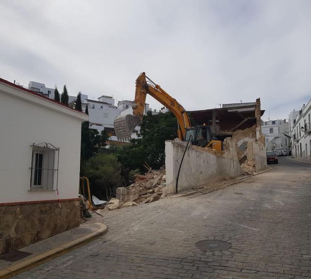 Demolición en Calle Nuestra Señora de los Santos, Alcalá de los Gazules (Cádiz) AMPE Obras